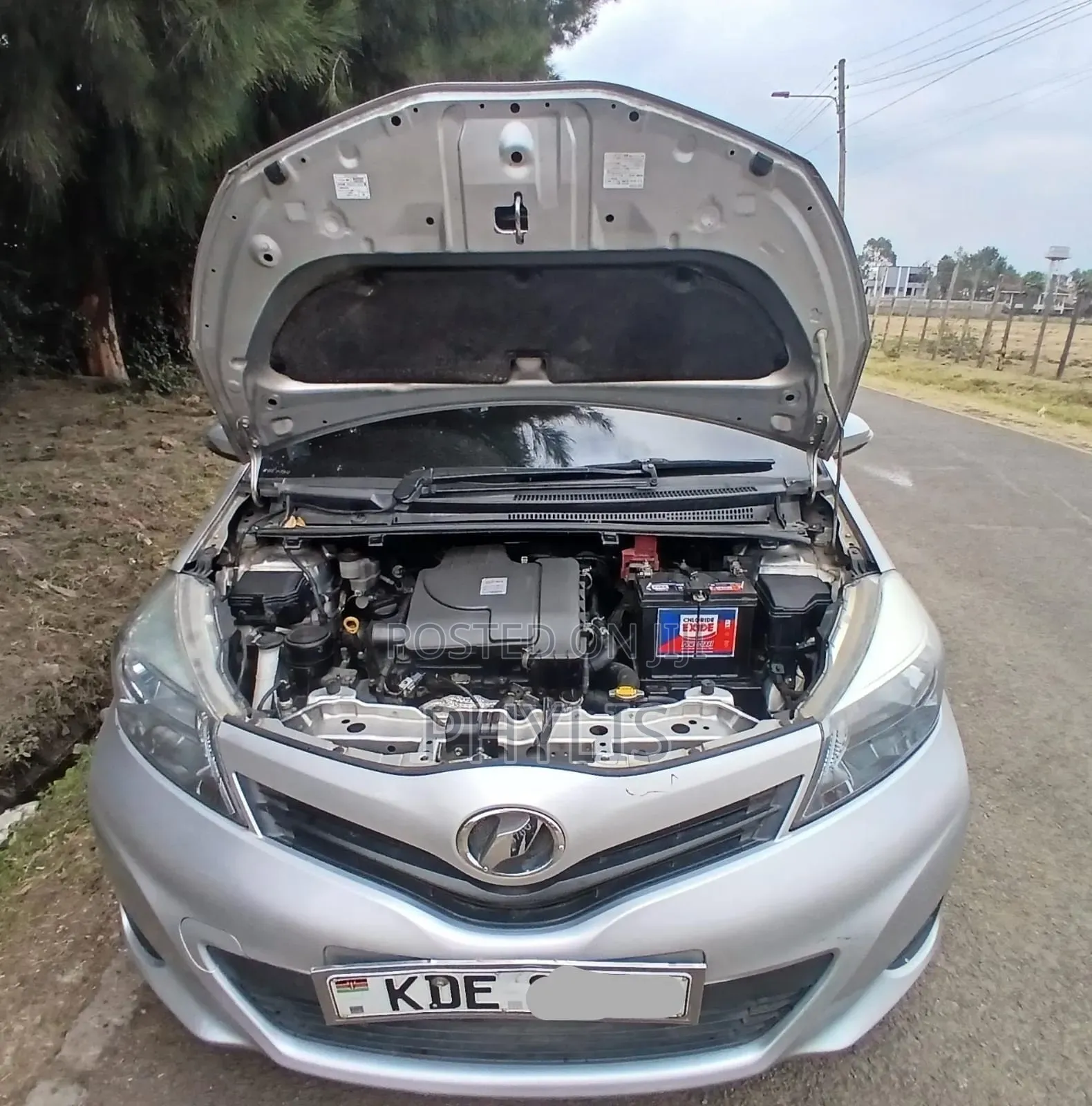 Toyota Vitz 2014 Silver