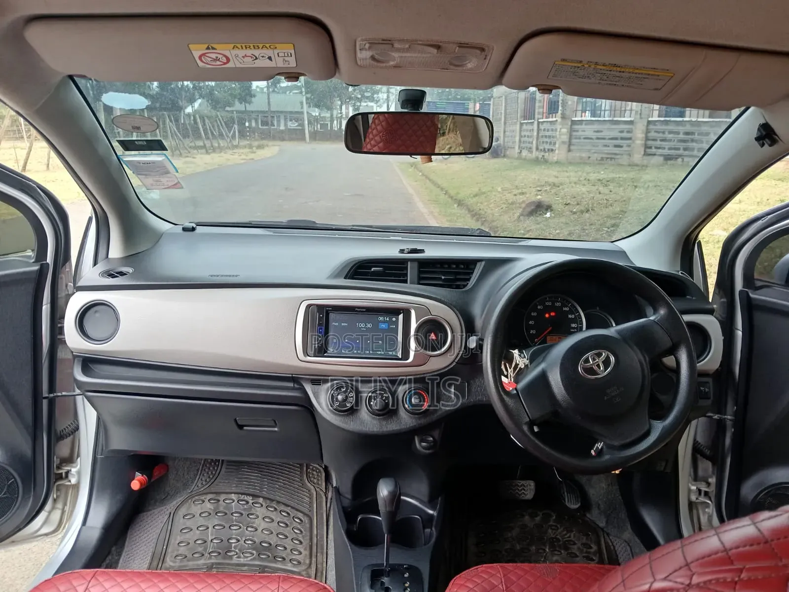 Toyota Vitz 2014 Silver