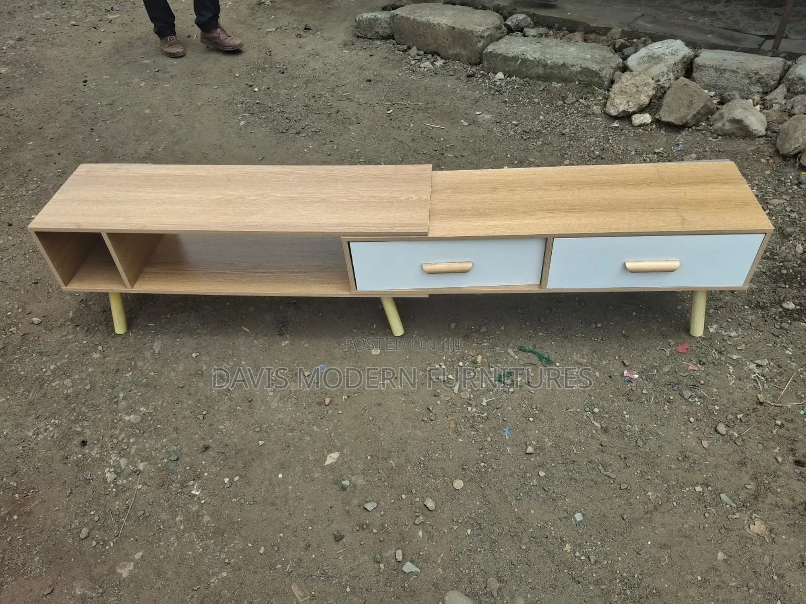Modern Extendable TV Stand