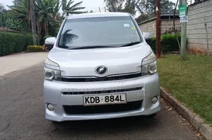 Toyota Voxy 2013 Silver