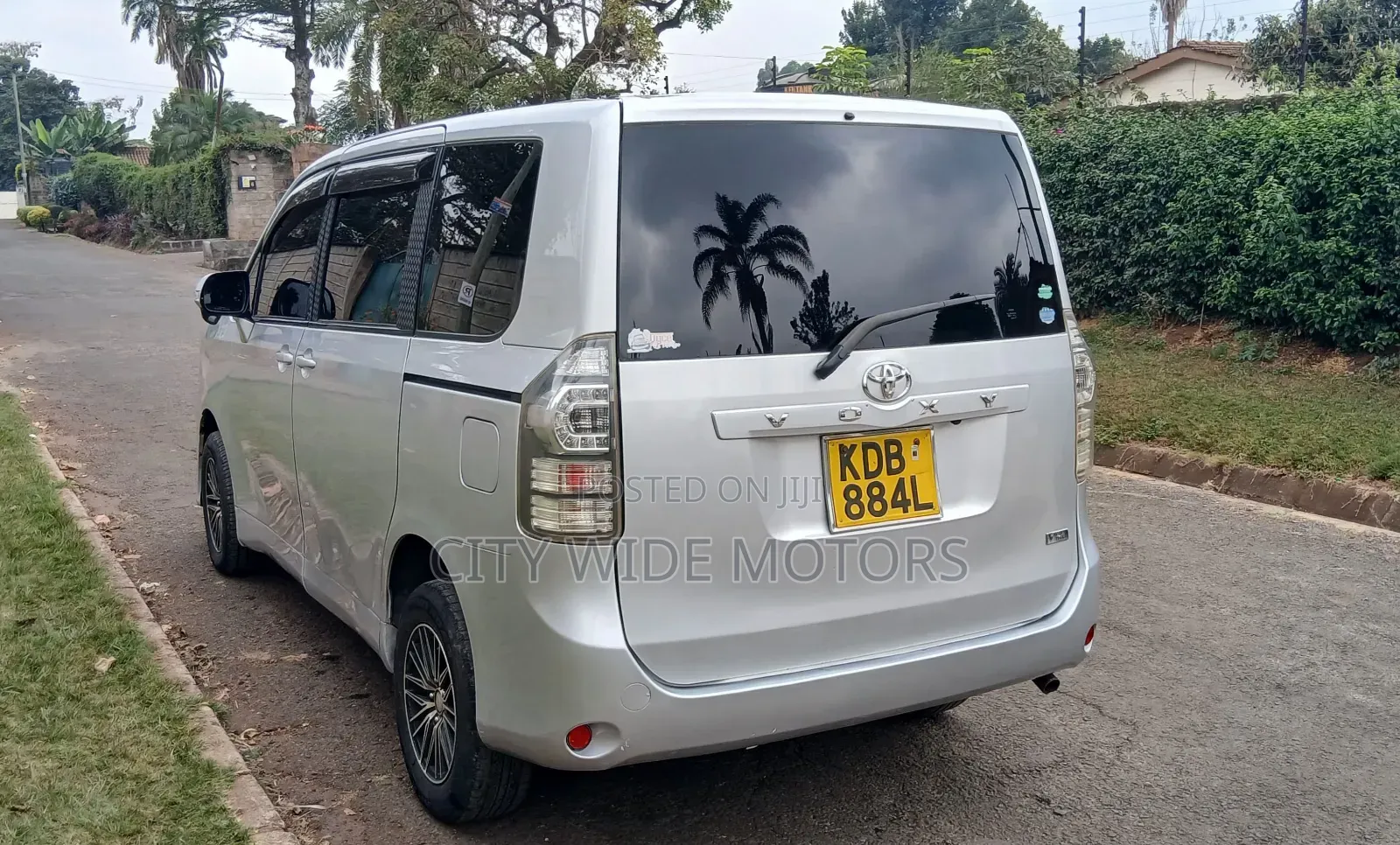 Toyota Voxy 2013 Silver