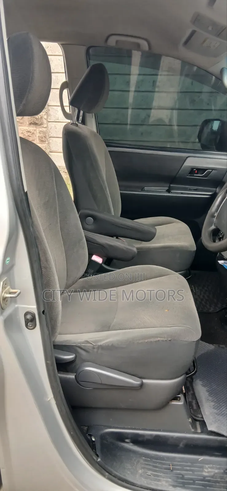 Toyota Voxy 2013 Silver