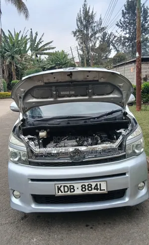 Toyota Voxy 2013 Silver