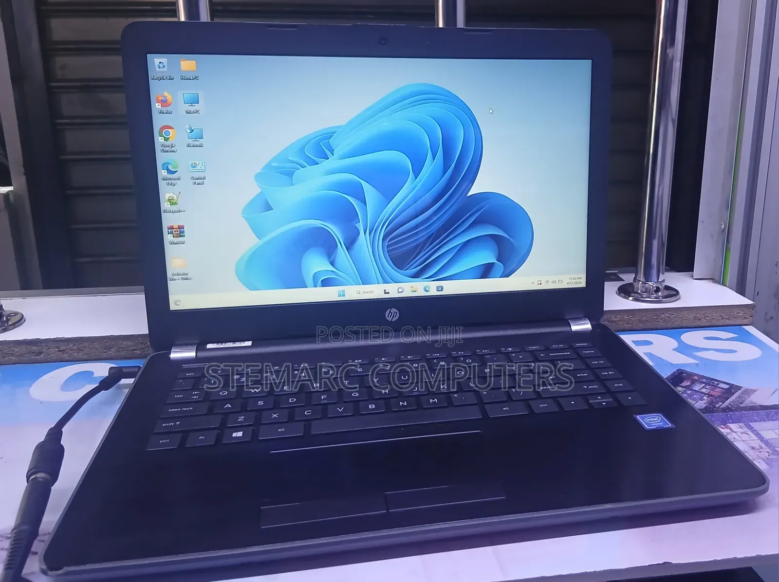 Laptop HP 14-ep0063 8GB Intel Celeron SSD 160GB