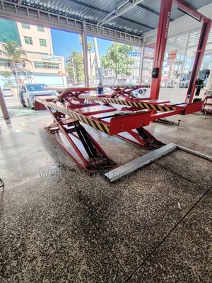 Vehicle Inspections and Diagnostic Service Big Scissor Carlift Machine