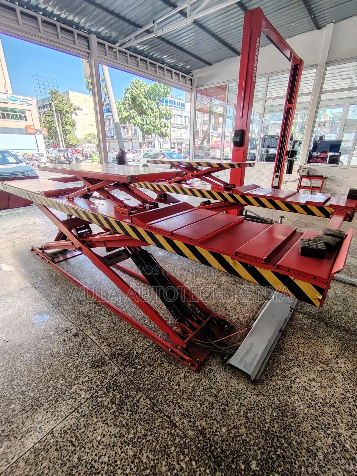 Vehicle Inspections and Diagnostic Service Big Scissor Carlift Machine