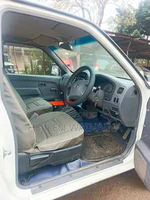 Nissan Hardbody 2015 White