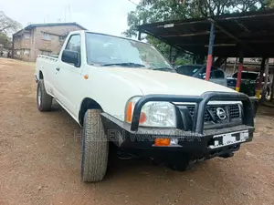 Nissan Hardbody 2015 White