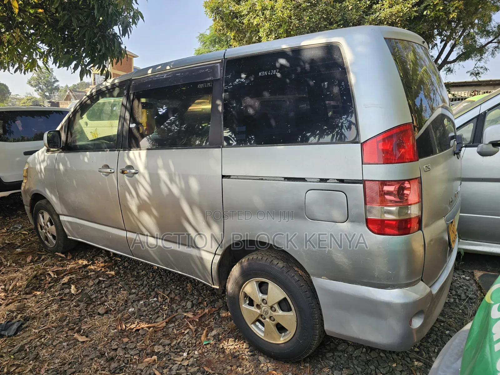 Toyota Noah 2005 Silver