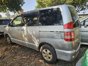 Toyota Noah 2005 Silver