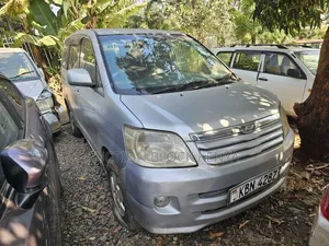 Toyota Noah 2005 Silver