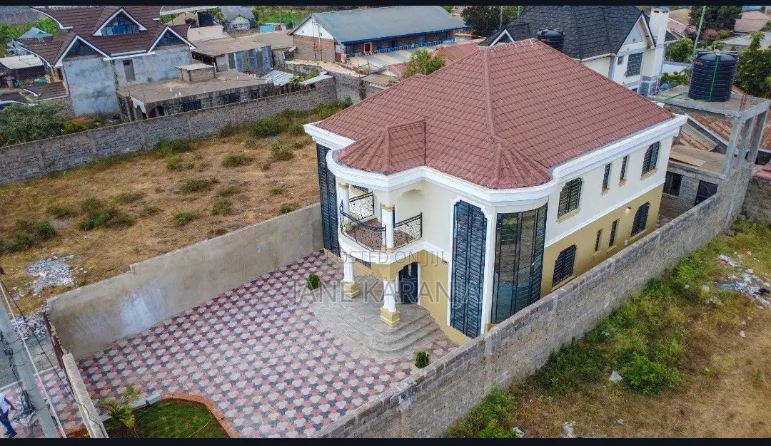 4bdrm Mansion in Salama, Makongeni / Thika for sale