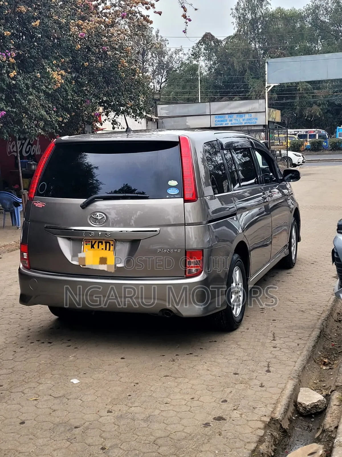 Toyota ISIS 2008 Gray