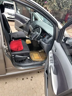 Toyota ISIS 2008 Gray