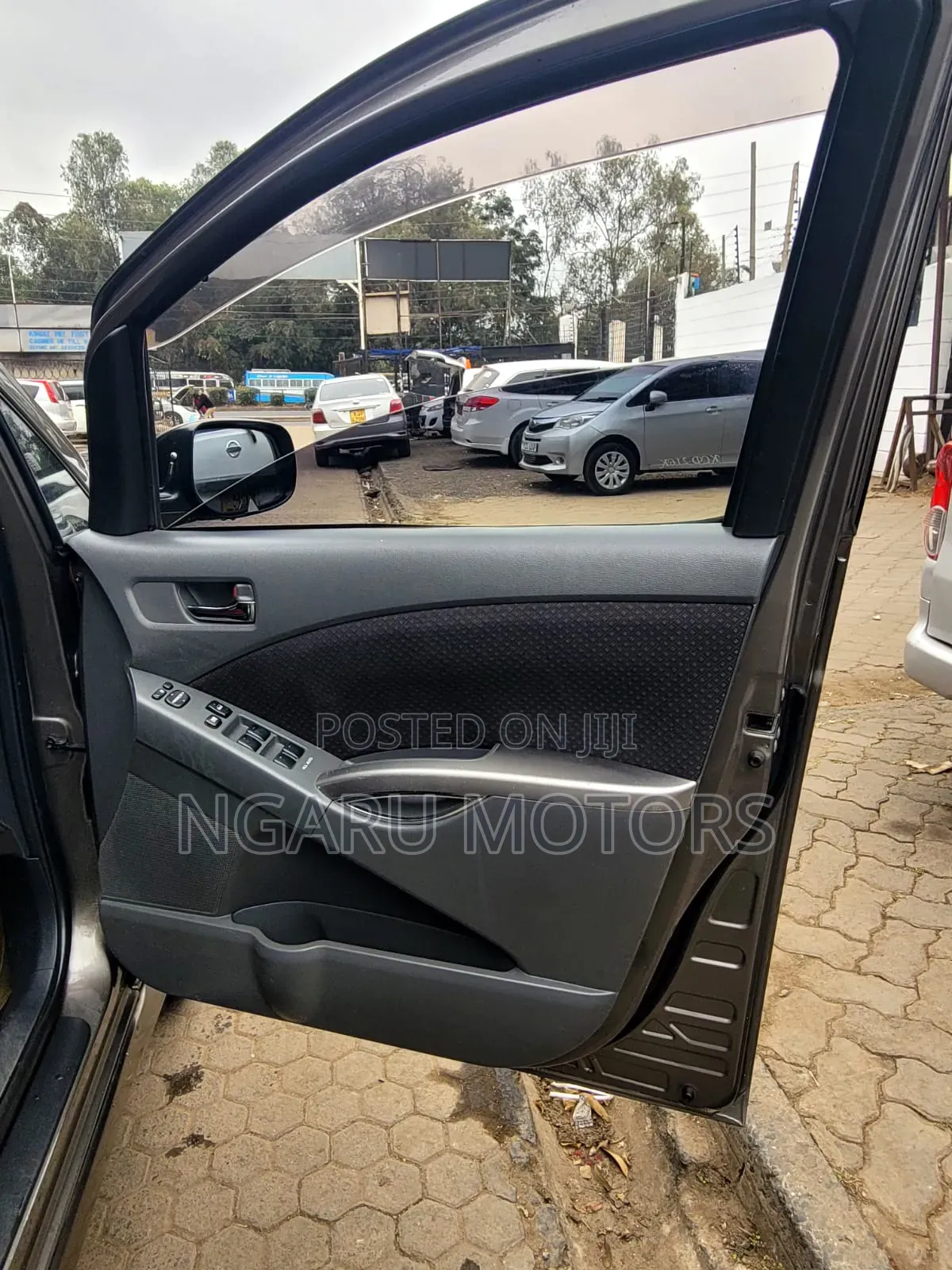 Toyota ISIS 2008 Gray