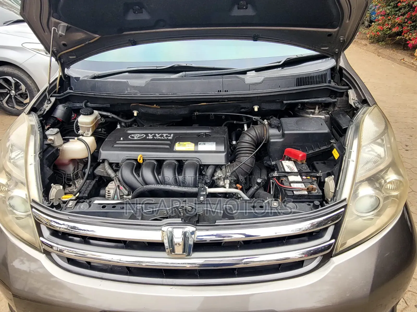 Toyota ISIS 2008 Gray