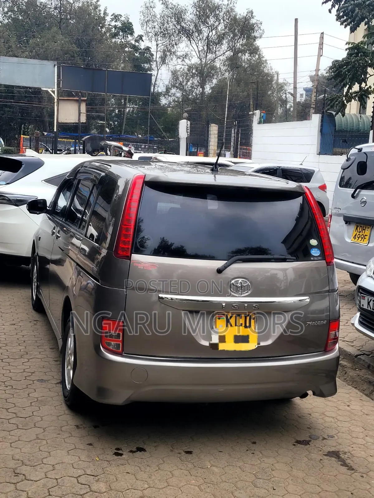 Toyota ISIS 2008 Gray