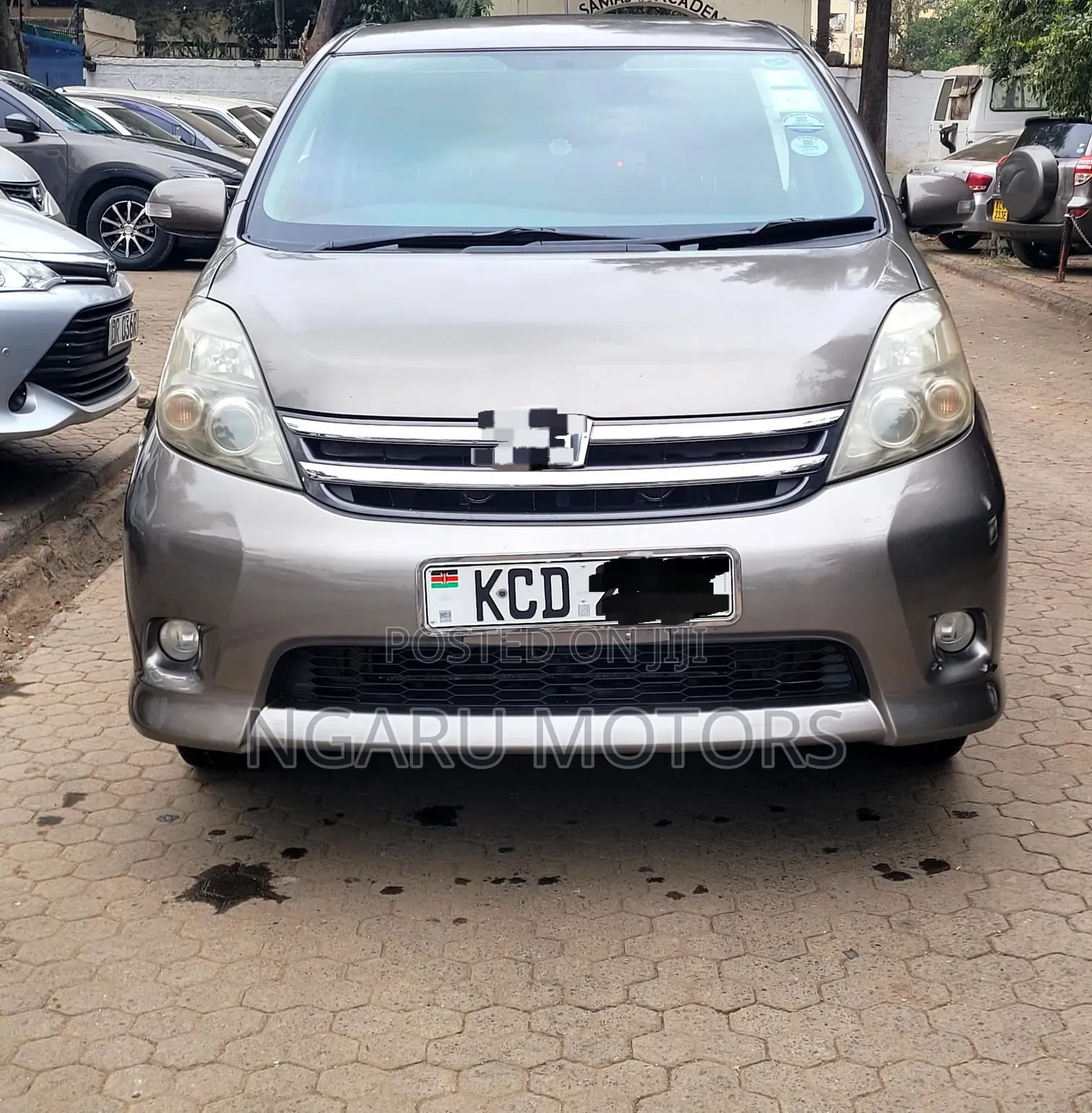 Toyota ISIS 2008 Gray