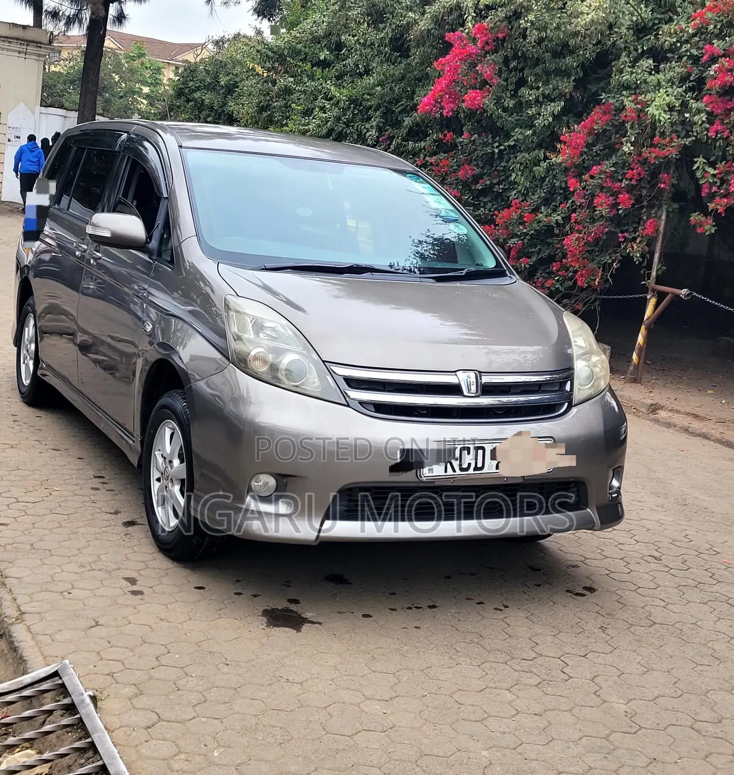 Toyota ISIS 2008 Gray