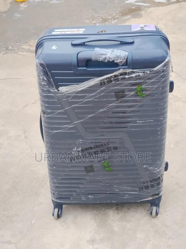 Large 81cm Rubber Travel Suitcase – 360° Spinner Wheels
