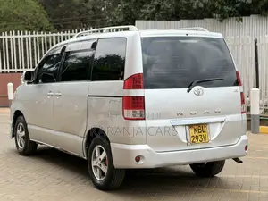 Toyota Noah 2.0 FWD (8 Seater) 2006 Silver