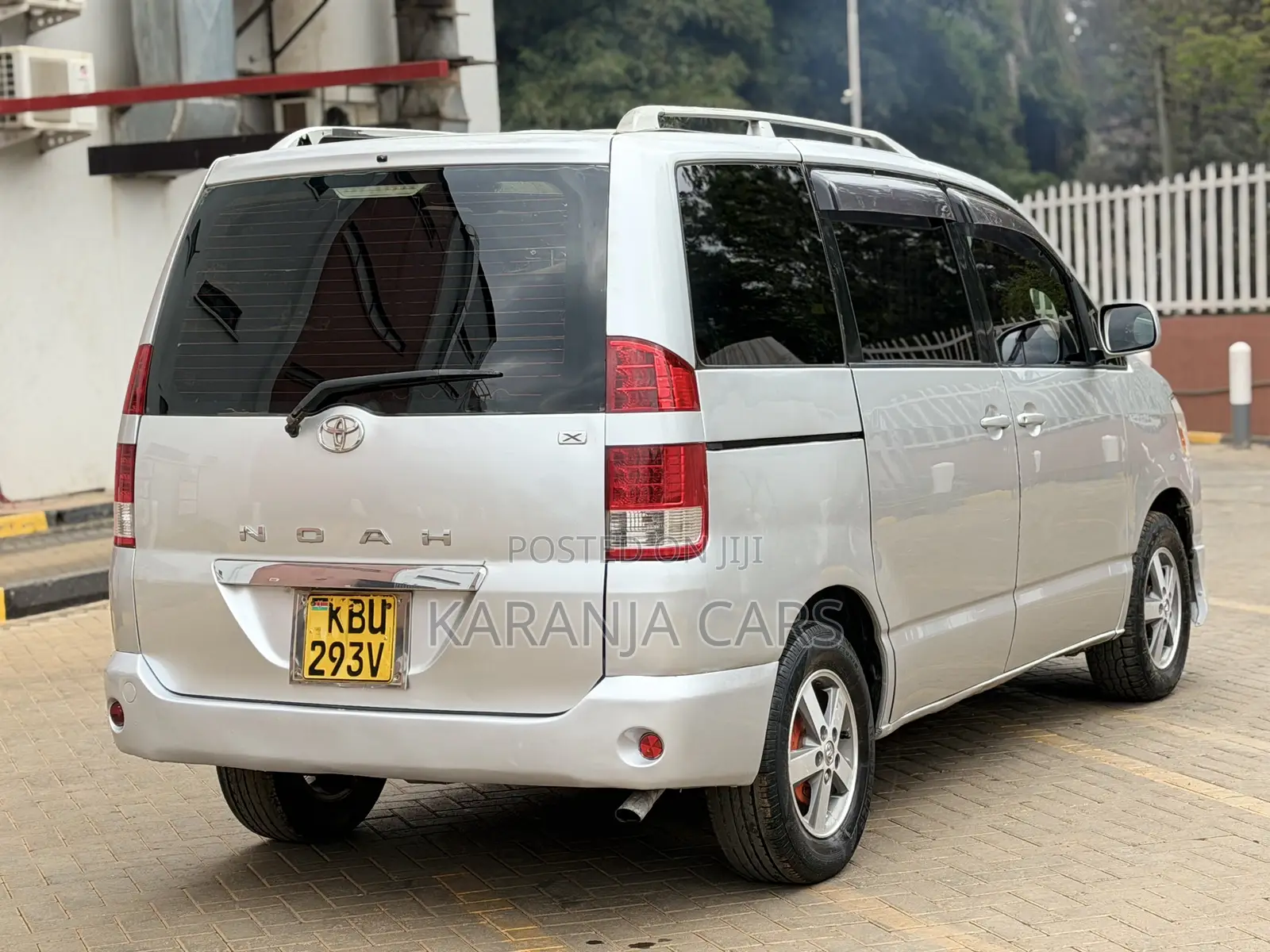 Toyota Noah 2.0 FWD (8 Seater) 2006 Silver