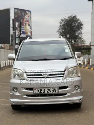 Toyota Noah 2.0 FWD (8 Seater) 2006 Silver