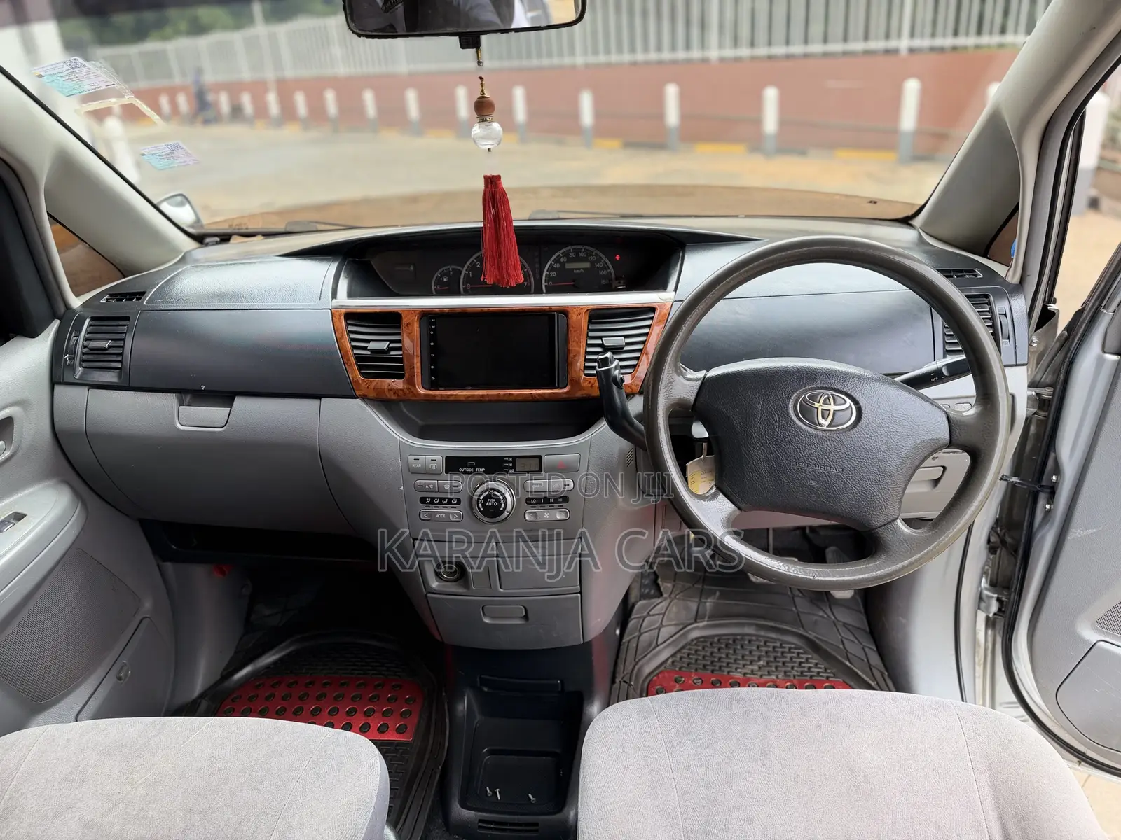Toyota Noah 2.0 FWD (8 Seater) 2006 Silver