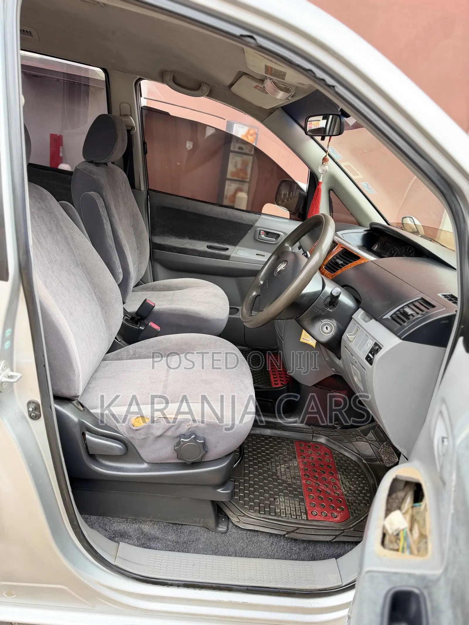Toyota Noah 2.0 FWD (8 Seater) 2006 Silver