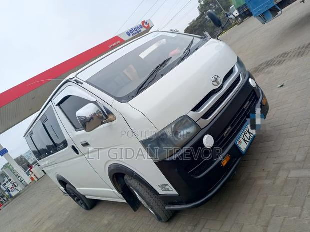 Toyota HiAce 2011 White
