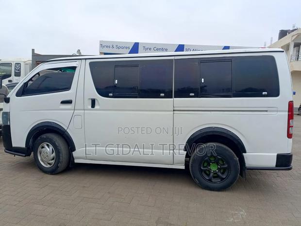 Toyota HiAce 2011 White - thumbnail 6