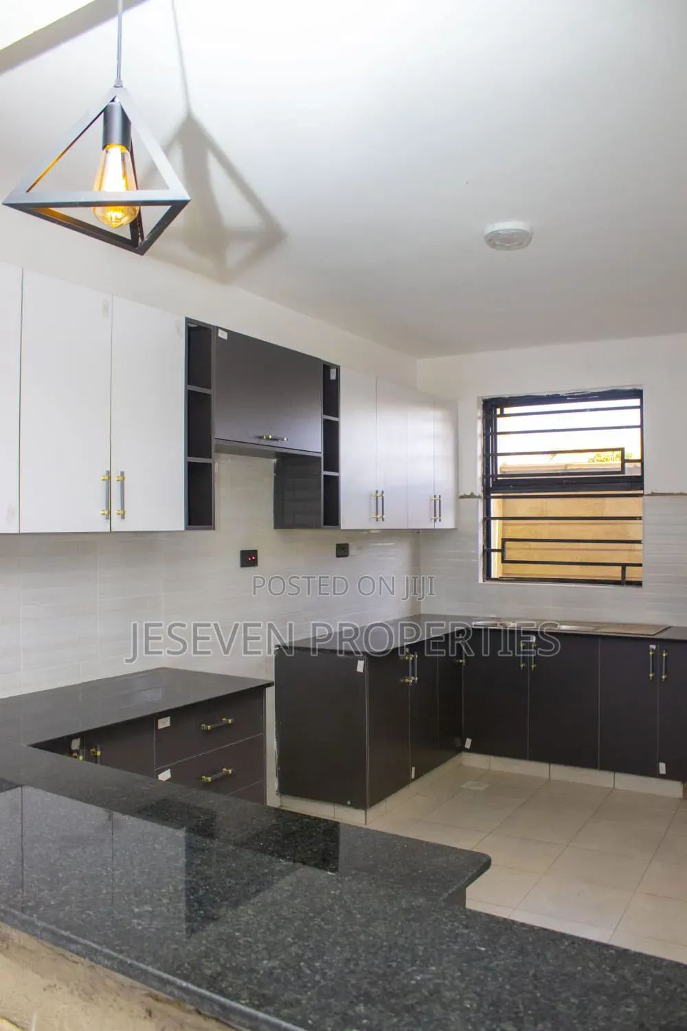 5bdrm Townhouse/Terrace in Utawala, Junction/Benedicta for sale