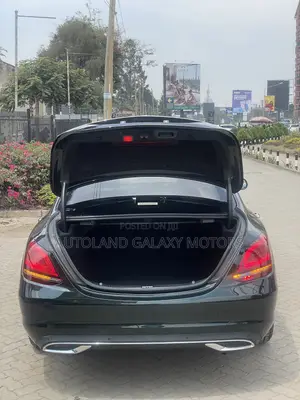 Mercedes-Benz C200 2019 Green
