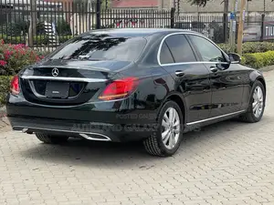 Mercedes-Benz C200 2019 Green