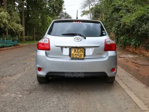 Toyota Auris 2010 Silver
