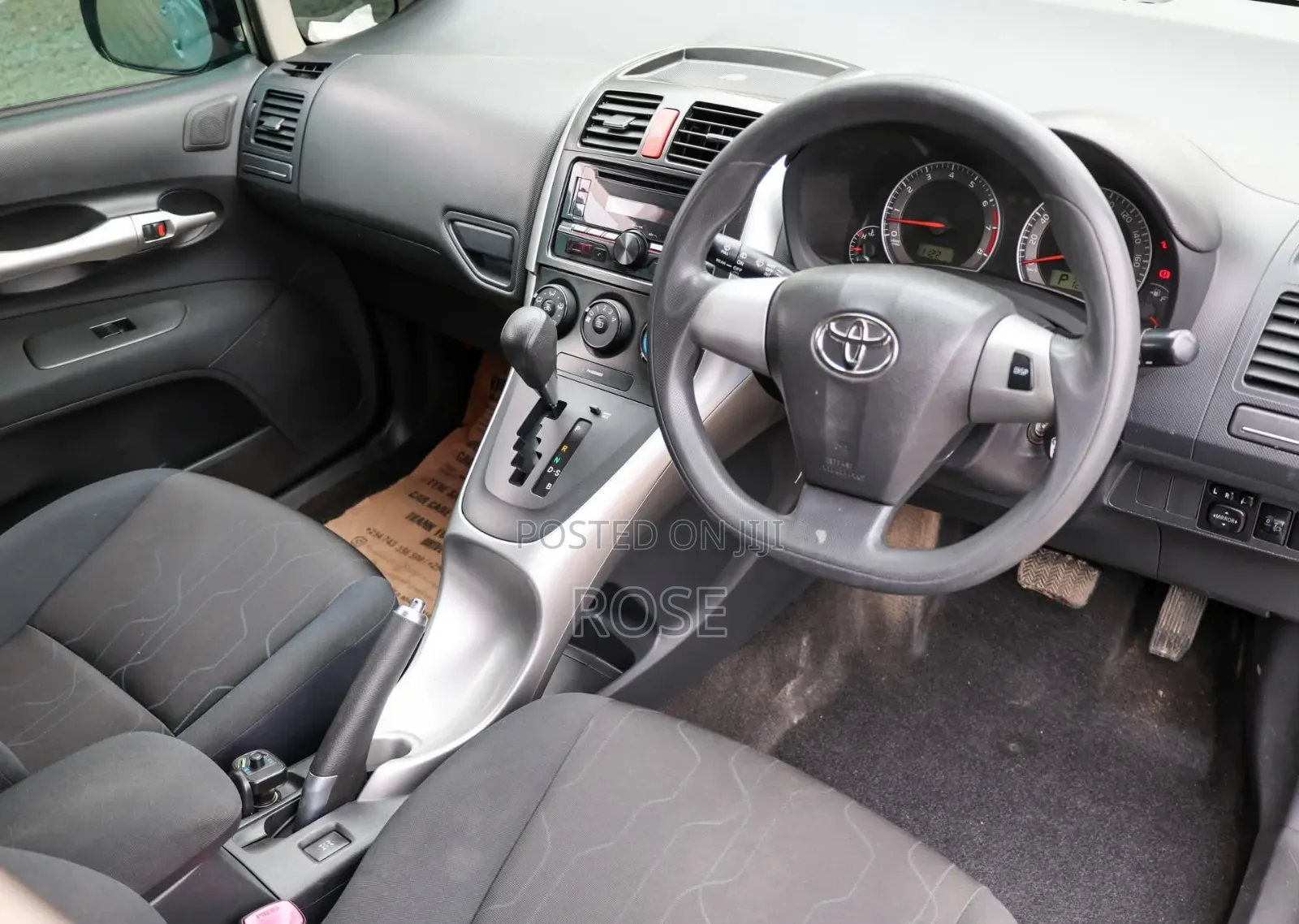 Toyota Auris 2010 Silver
