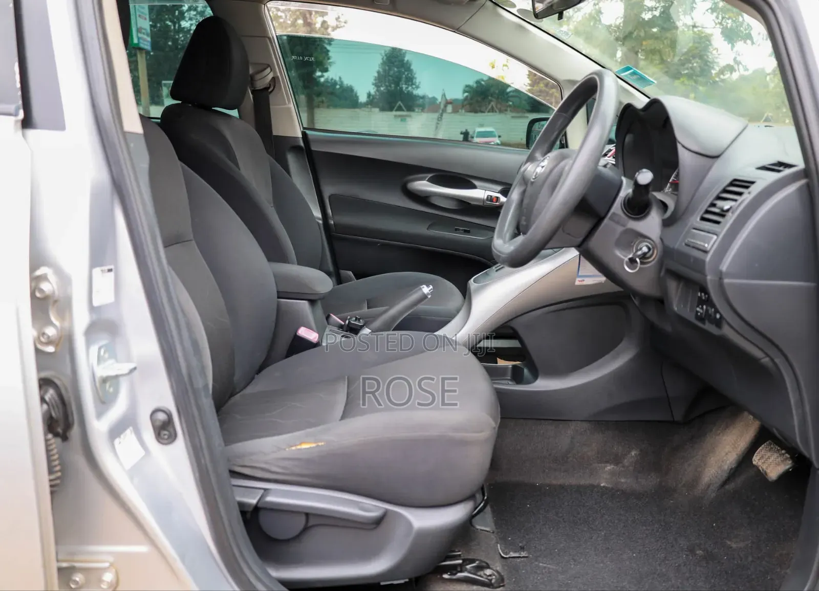 Toyota Auris 2010 Silver