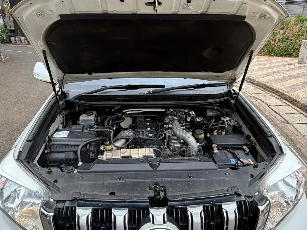 Toyota Land Cruiser Prado 2010 White
