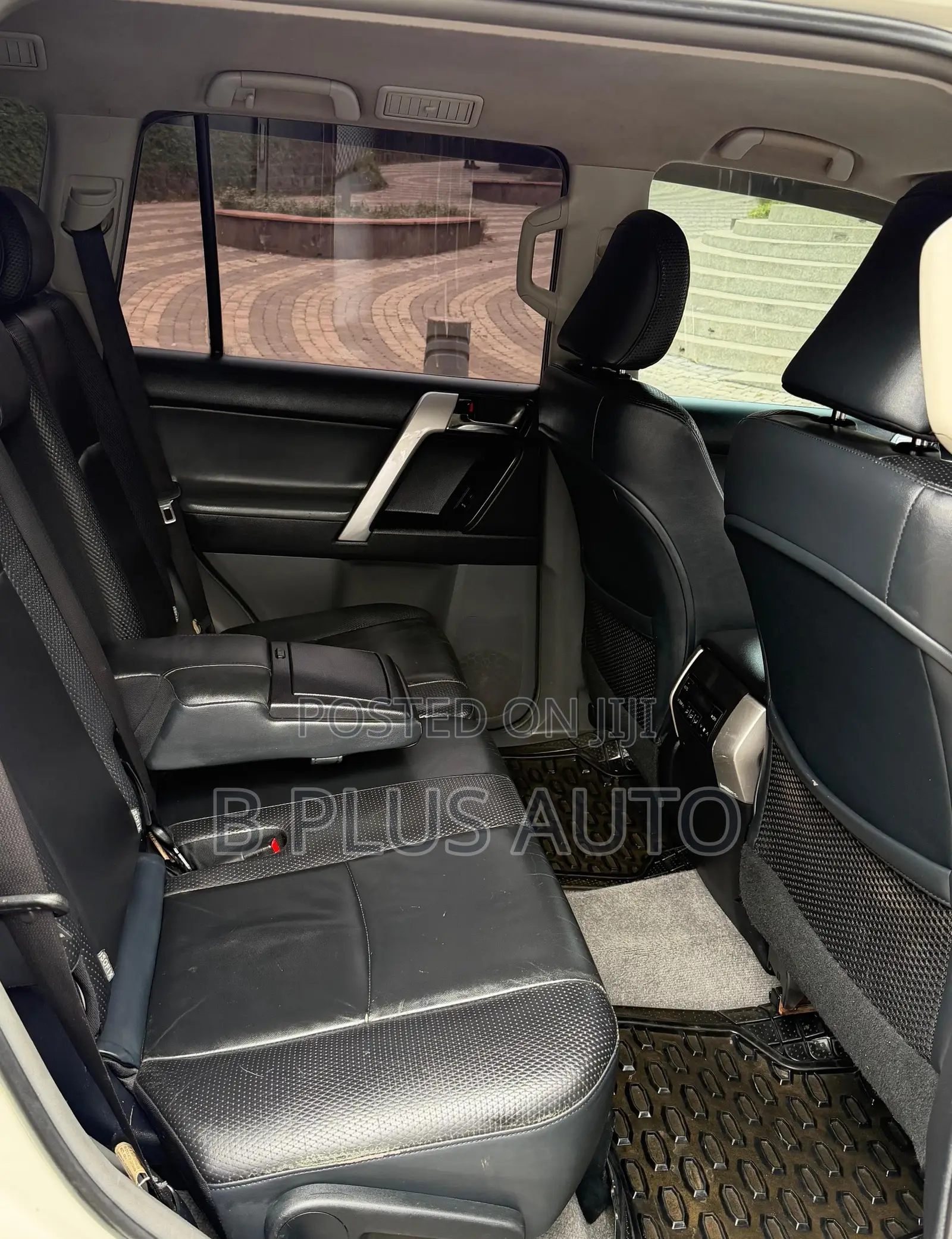 Toyota Land Cruiser Prado 2010 White