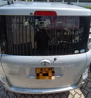 Toyota Sienta 2011 Gray