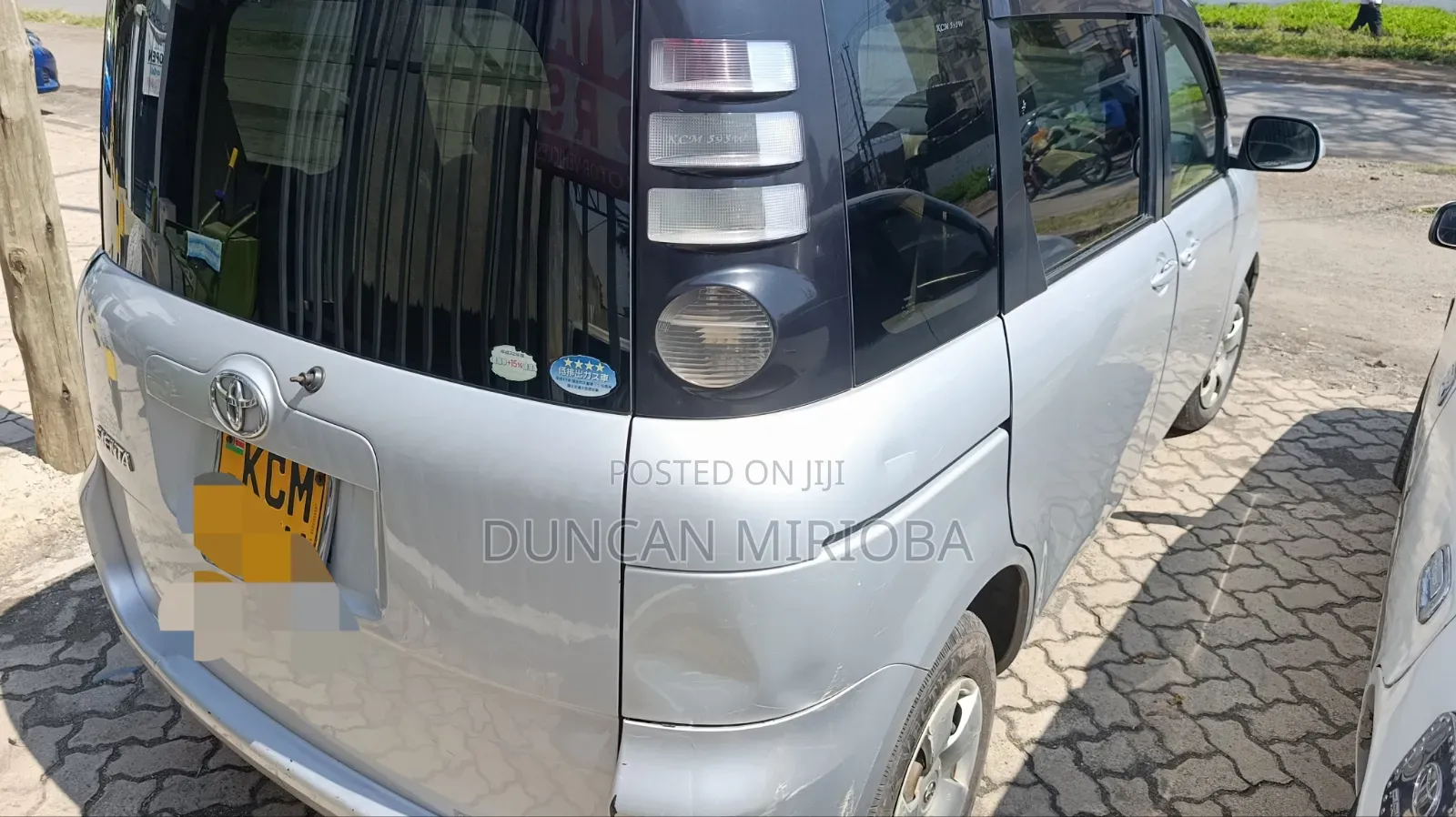 Toyota Sienta 2011 Gray