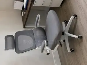 Ergonomic Office Chair With Headrest – Grey High Back Mesh Chair