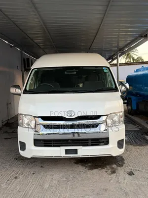 Toyota HiAce 2019 White