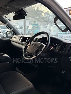 Toyota HiAce 2019 White