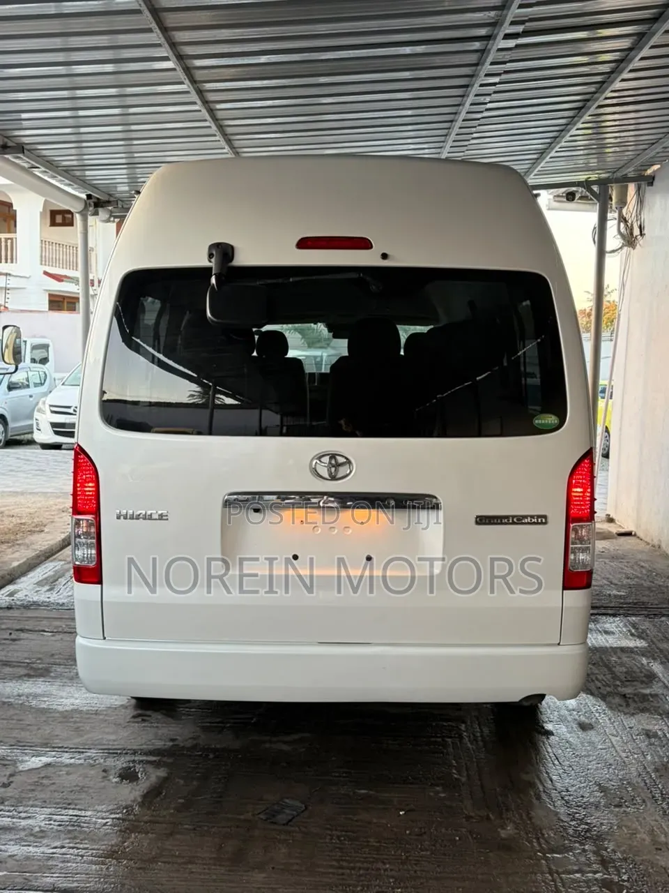 Toyota HiAce 2019 White