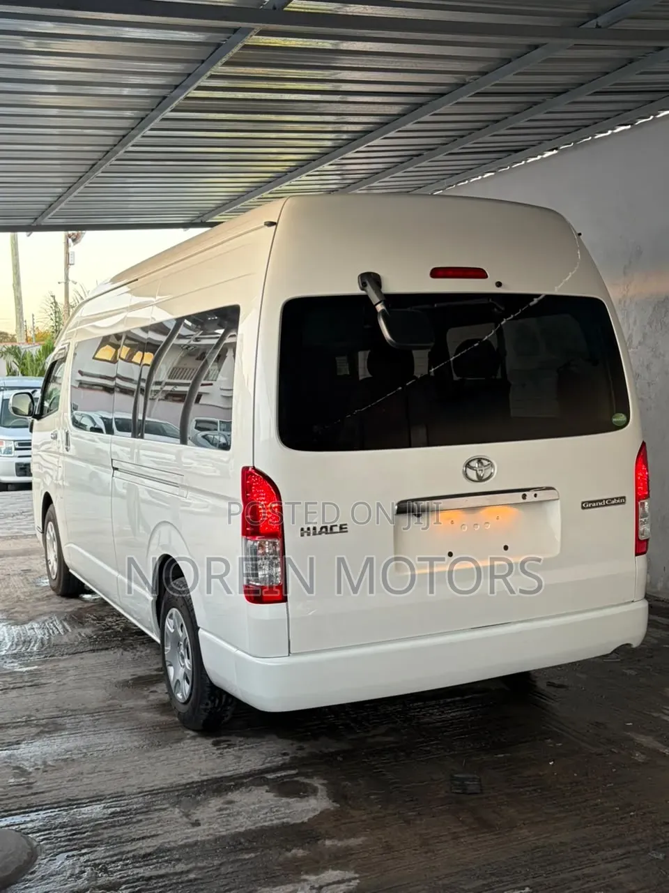 Toyota HiAce 2019 White