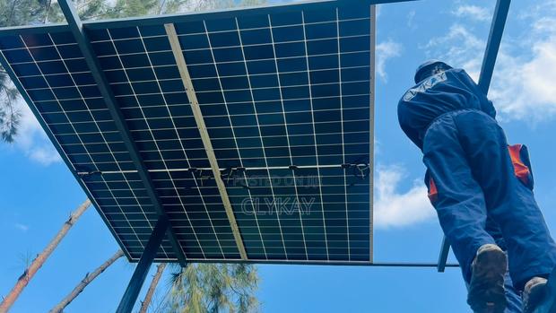 Monocrystalline Solar Panels - thumbnail 2