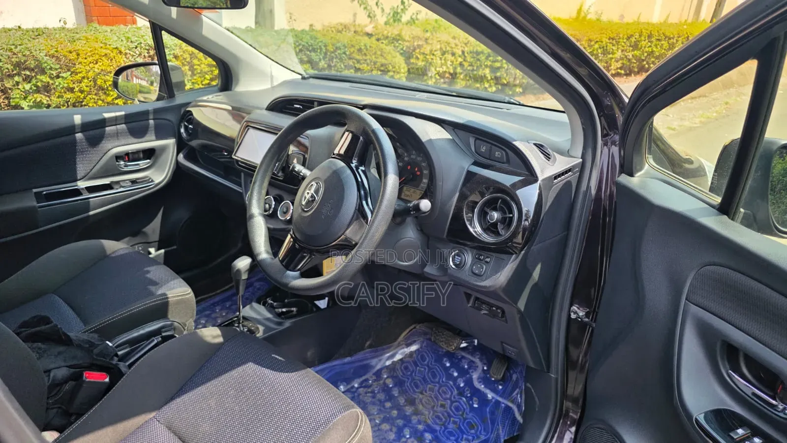 Toyota Vitz 2018 Burgundy