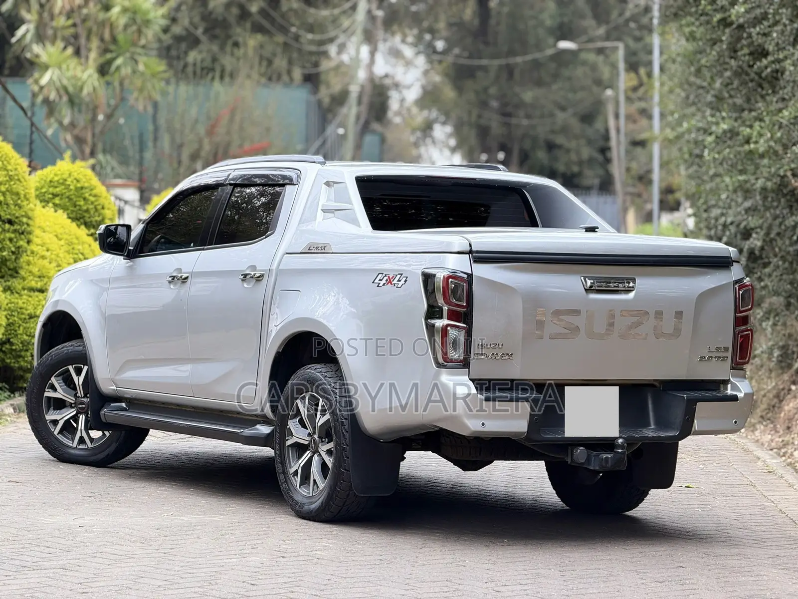 Isuzu D-MAX 2022 Silver