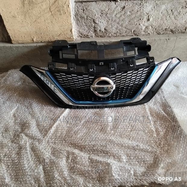 Nissan Note Grille Hybrid, Model 2015. Ex Japan